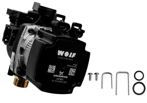 Heizpumpe von Wolf mit verschiedenen Anschlussmöglichkeiten, montiert auf einer Halterung, begleitet von Schrauben und Dichtungen.